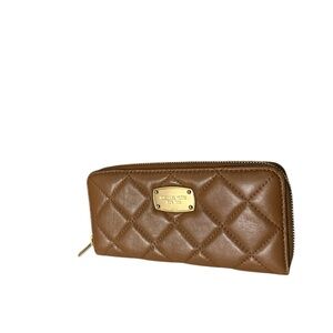 NWOT Michael Kors tan leather Quilted zip around wallet gold hardware new nice 👍